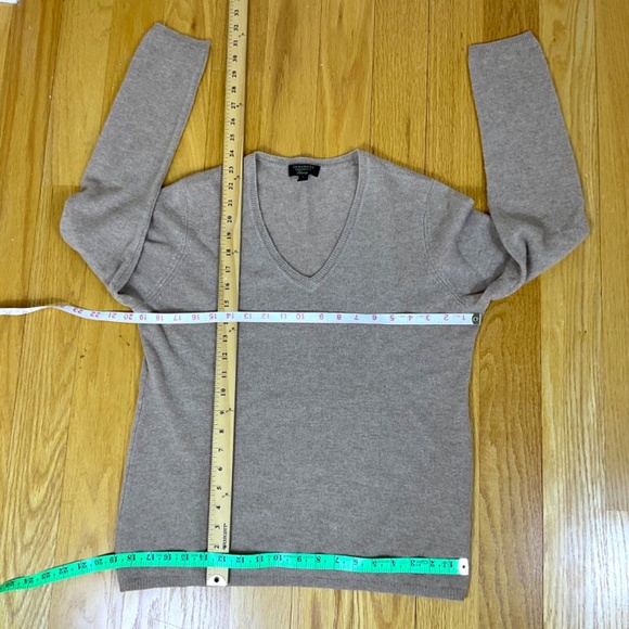 Charter Club Cashmere Sweater Beige Tan V-Neck (L) - Picture 6 of 6